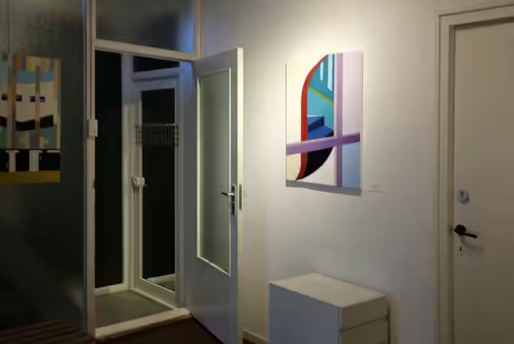 Entree via de expositie ruimte