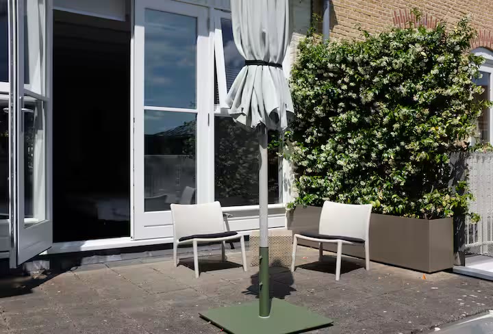 Dakterras met loungestoelen